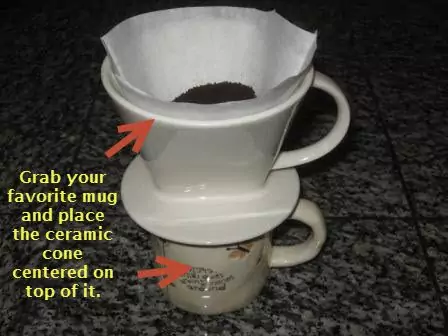 Pour over coffee brewing method 1